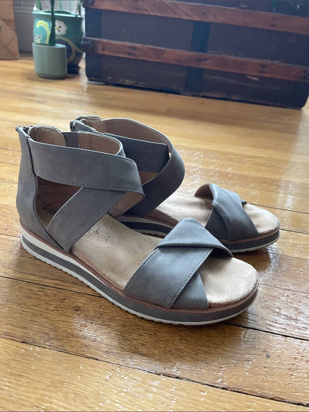 Life Stride Women's Gray Platform Sandals